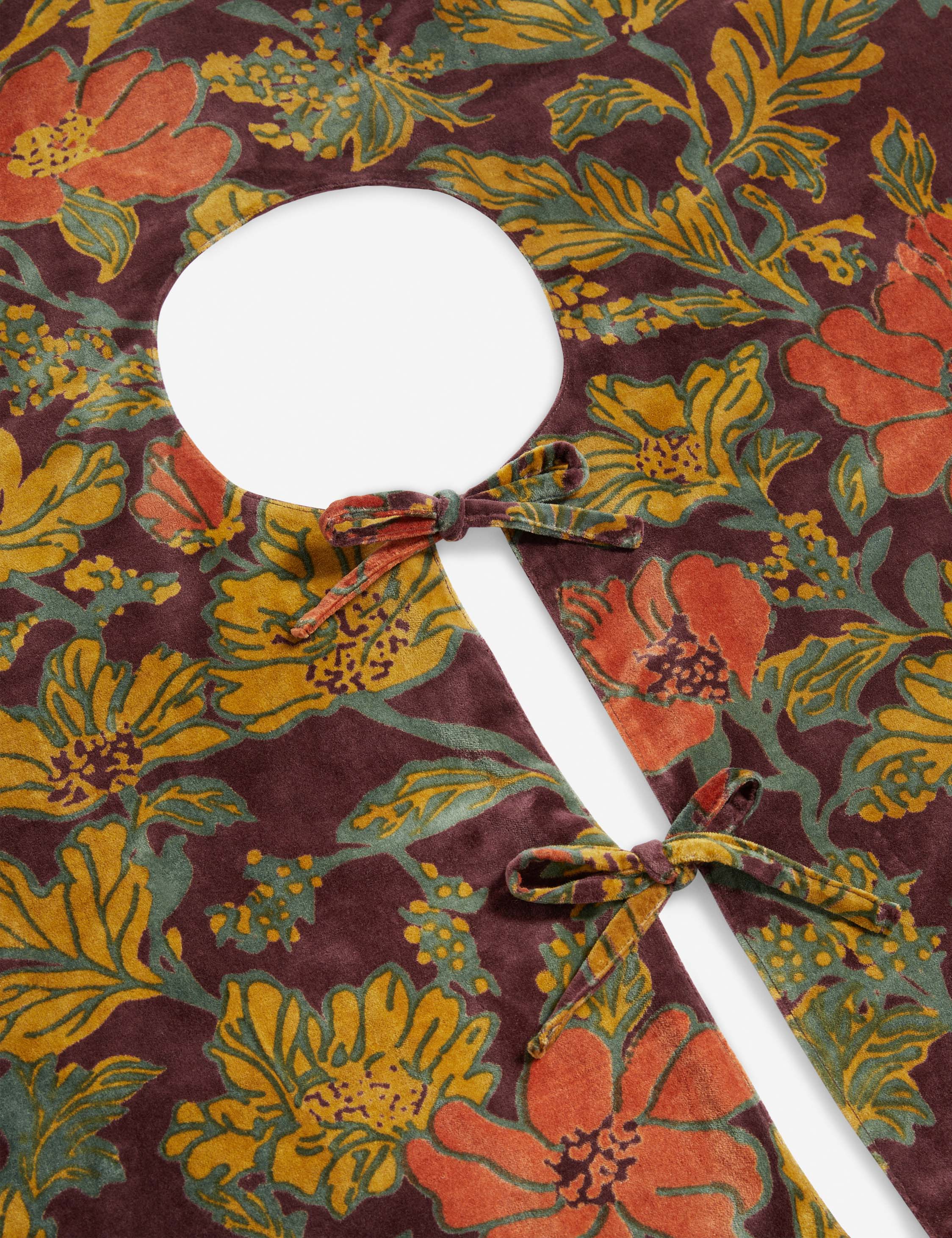 Agnetha Velvet Tree Skirt - Image 3