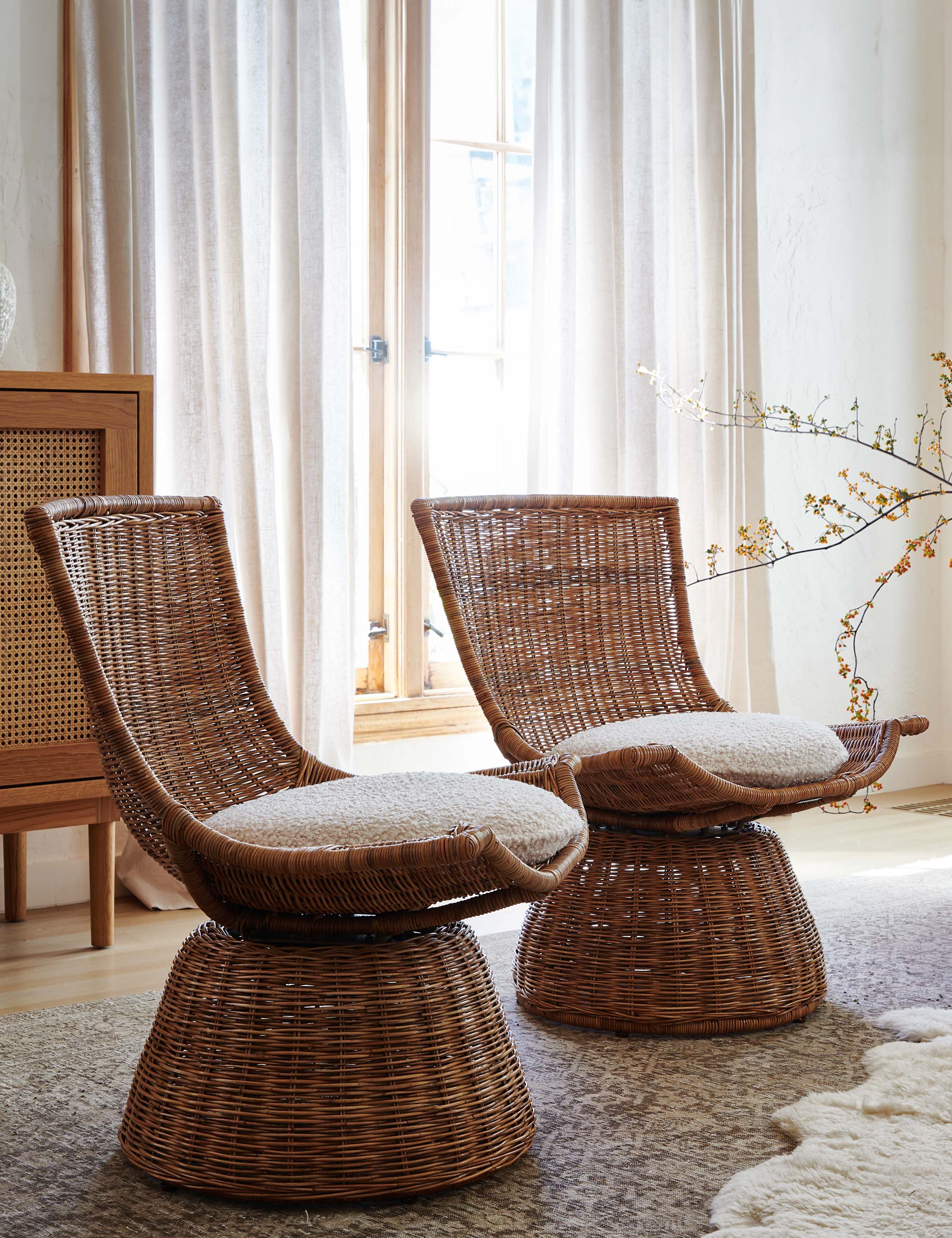 Amado Swivel Chair - Image 4