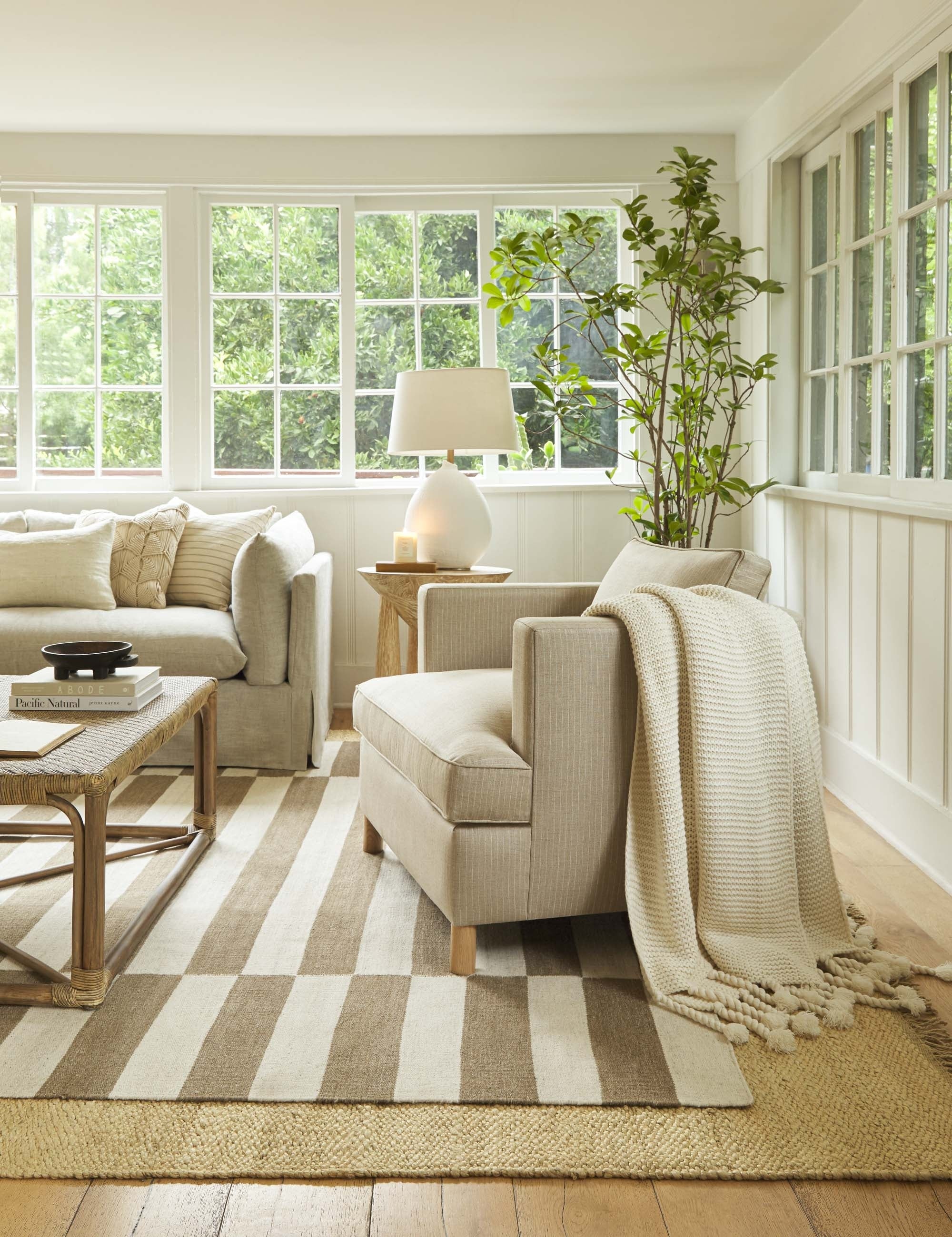 Ariana Table Lamp - Image 4