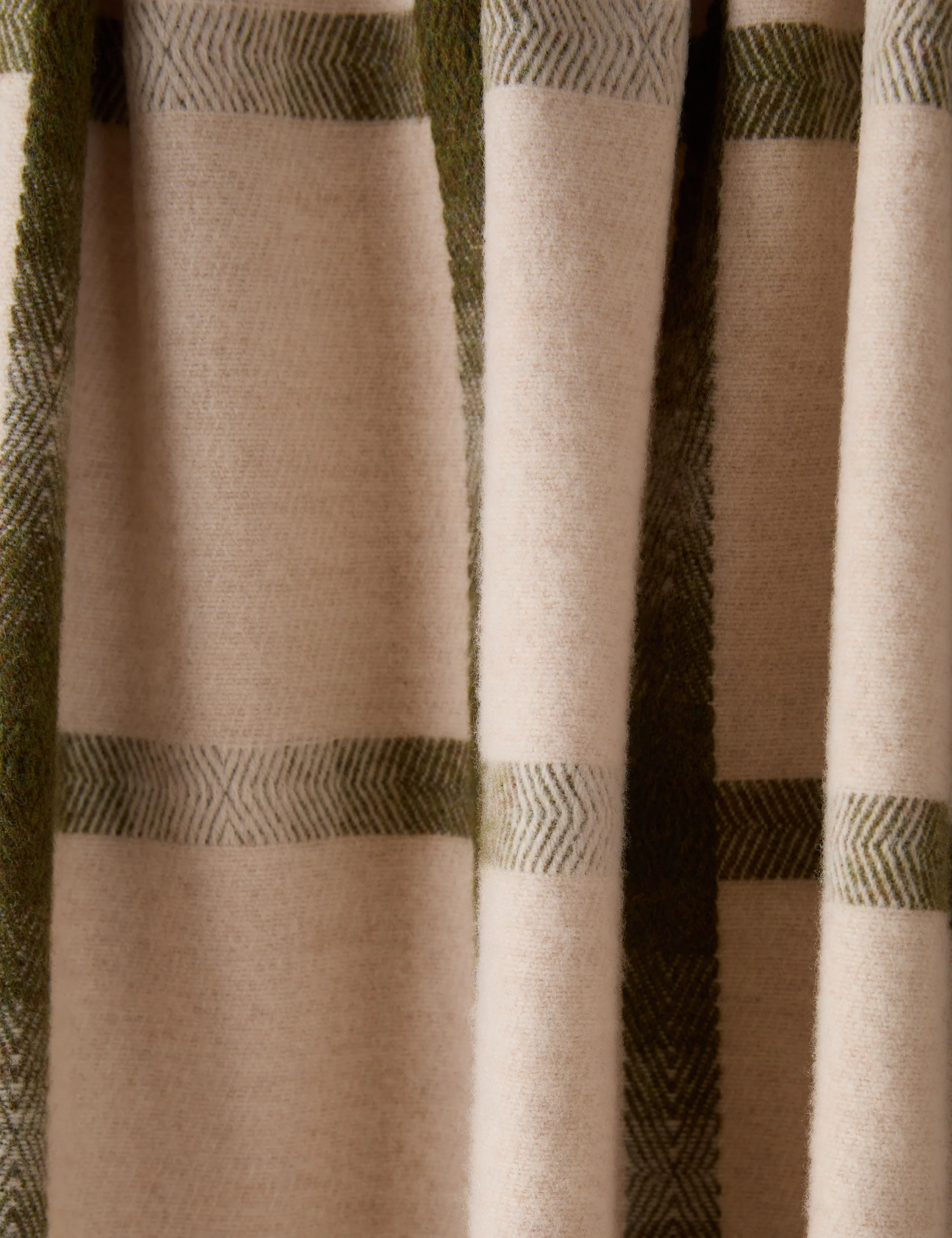 Atwood Lambswool Throw - Image 4