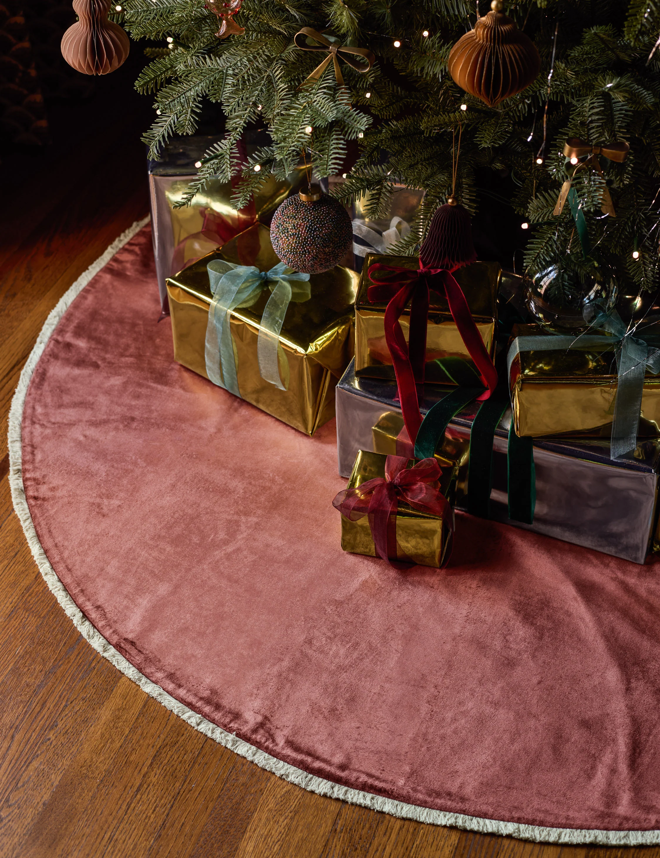Brandis Velvet Tree Skirt - Image 11