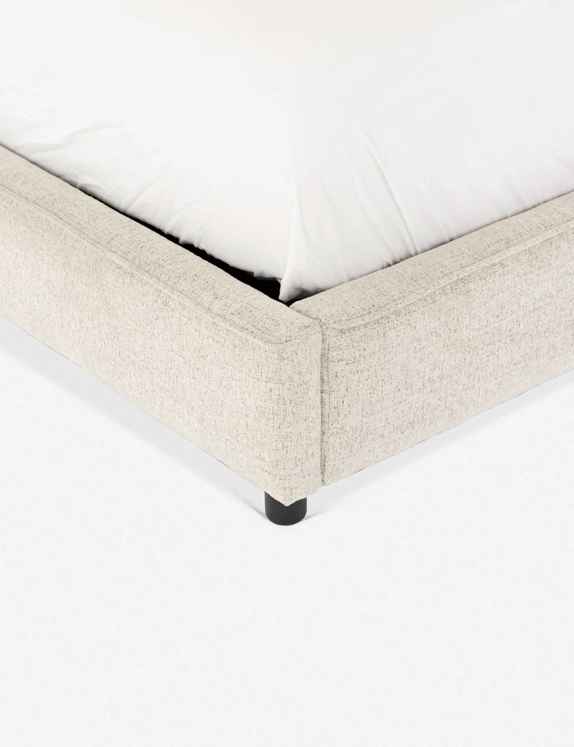 Clario Bed - Image 17