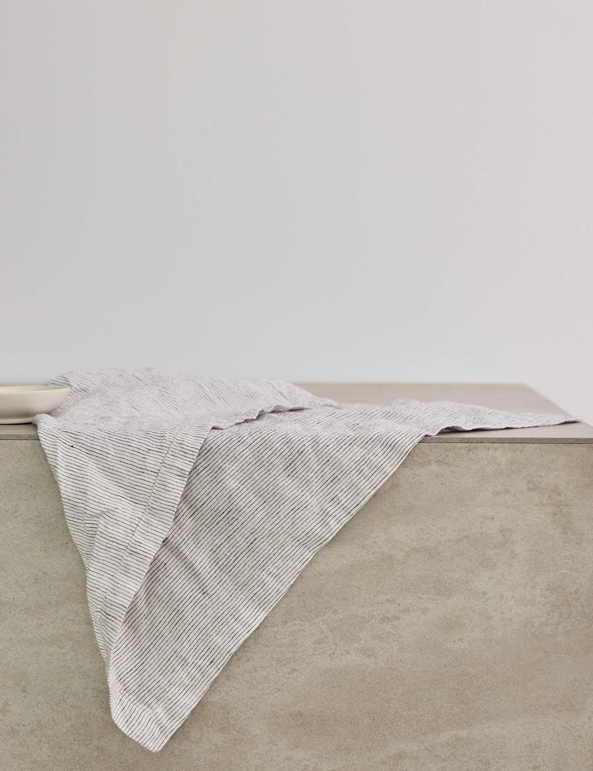 Linen Table Napkins (Set of 4) by Cultiver - Image 17