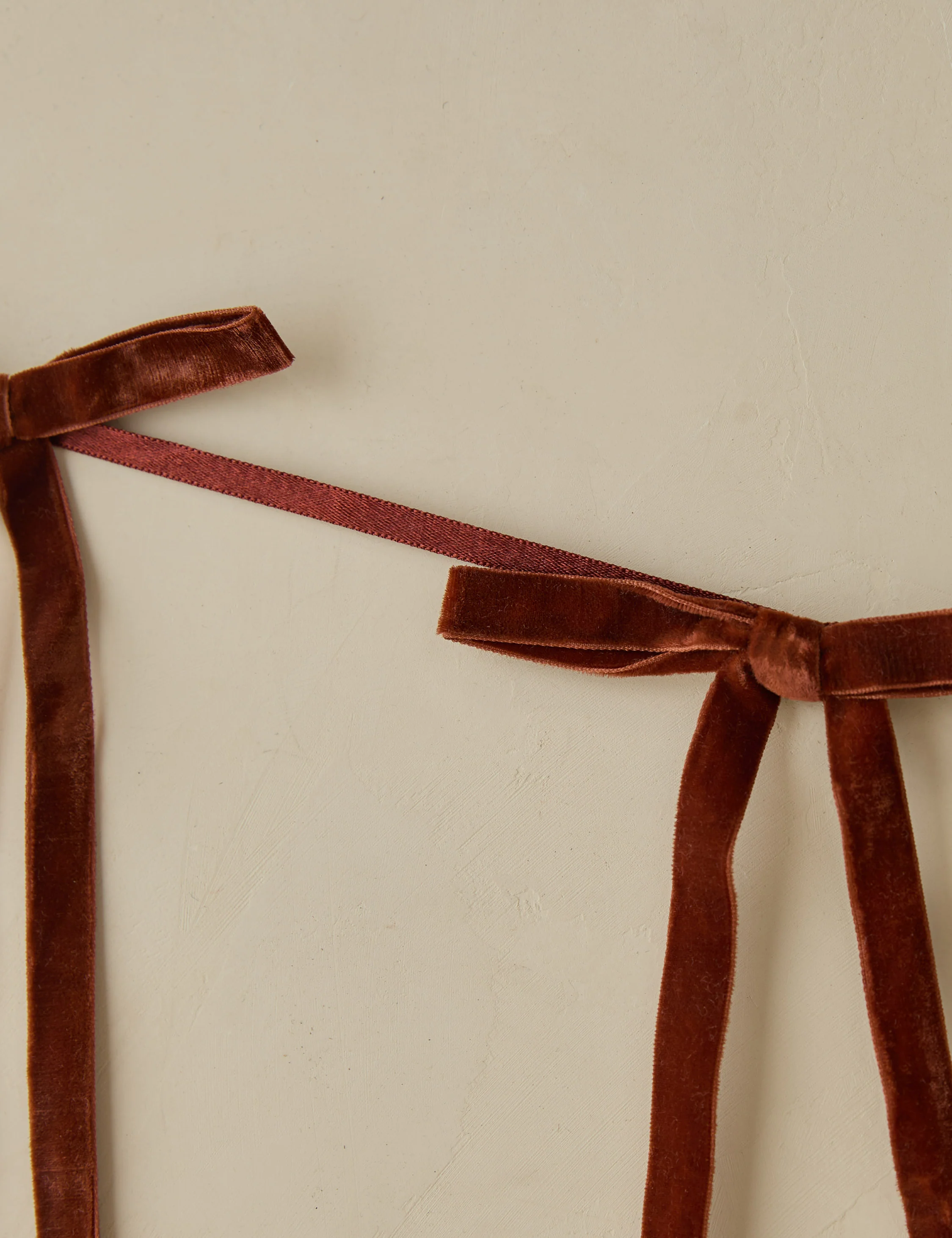 Danita Velvet Garland - Image 5