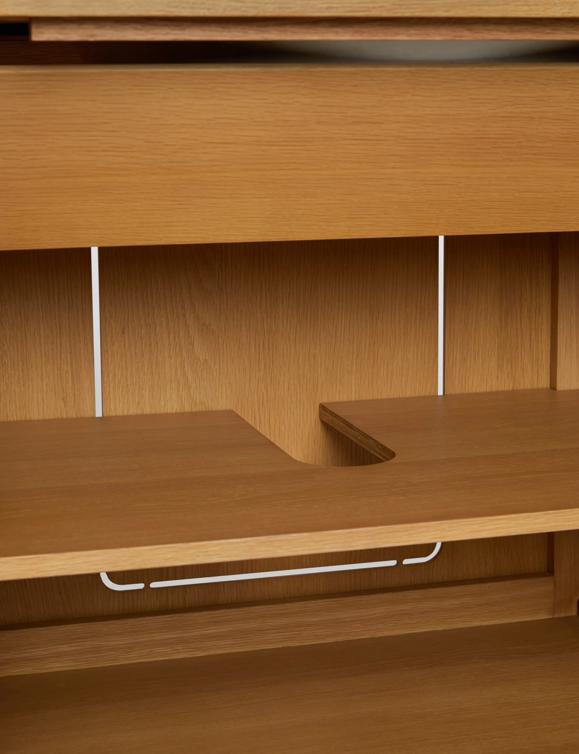 Hartnoll Bath Vanity - Image 30