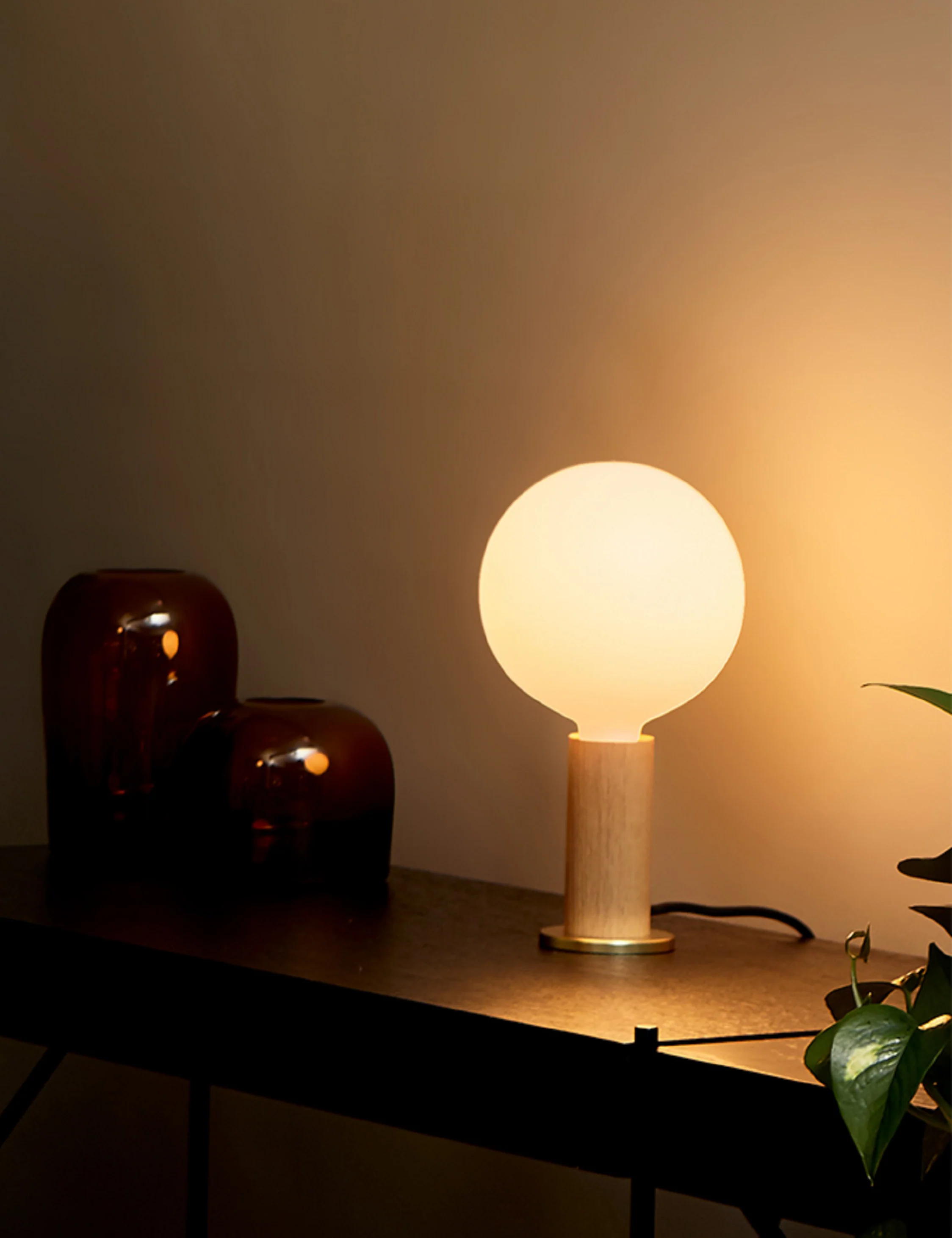 Knuckle Table Lamp with Sphere IV by Tala - Image 10