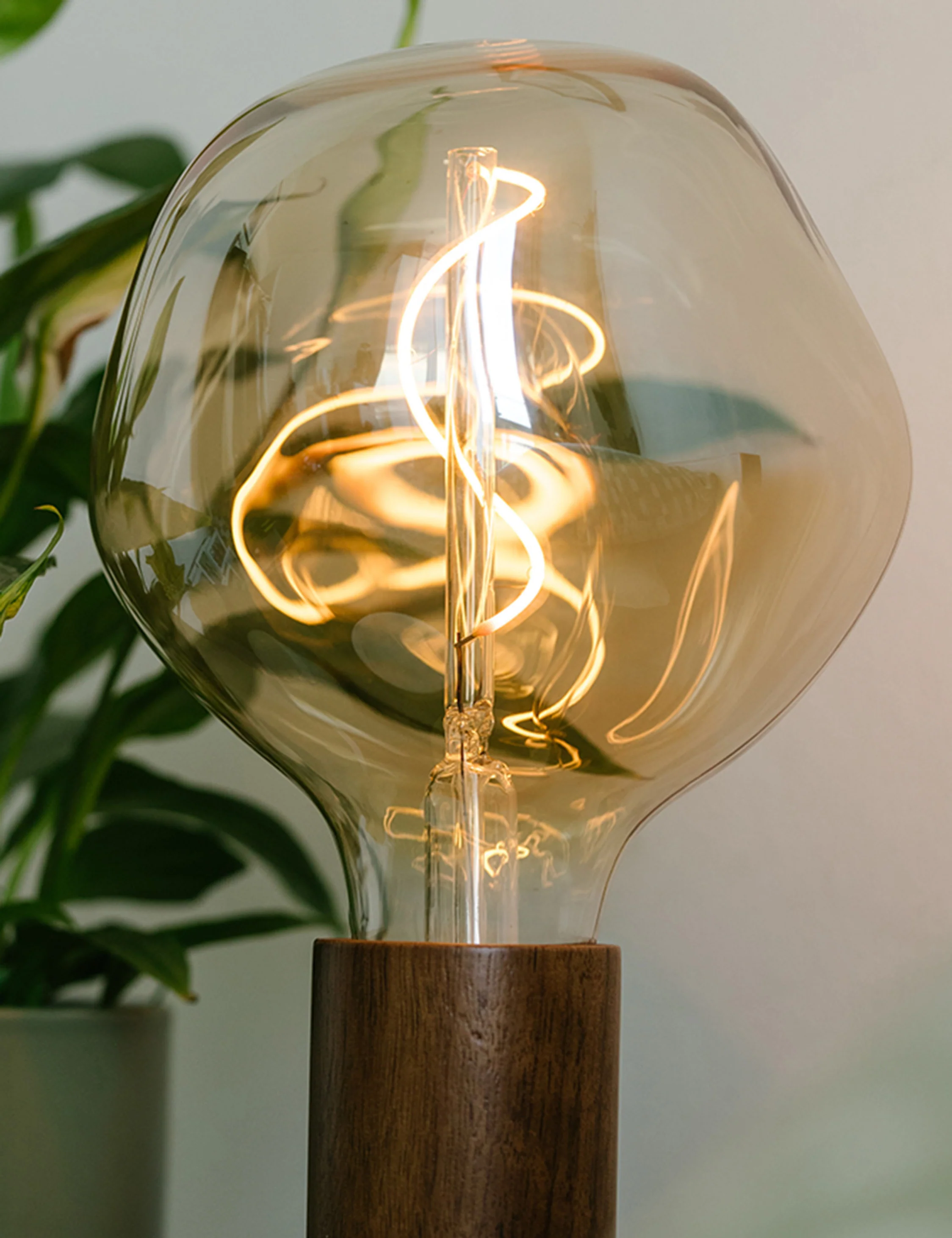 Knuckle Table Lamp with Voronoi I by Tala - Image 6