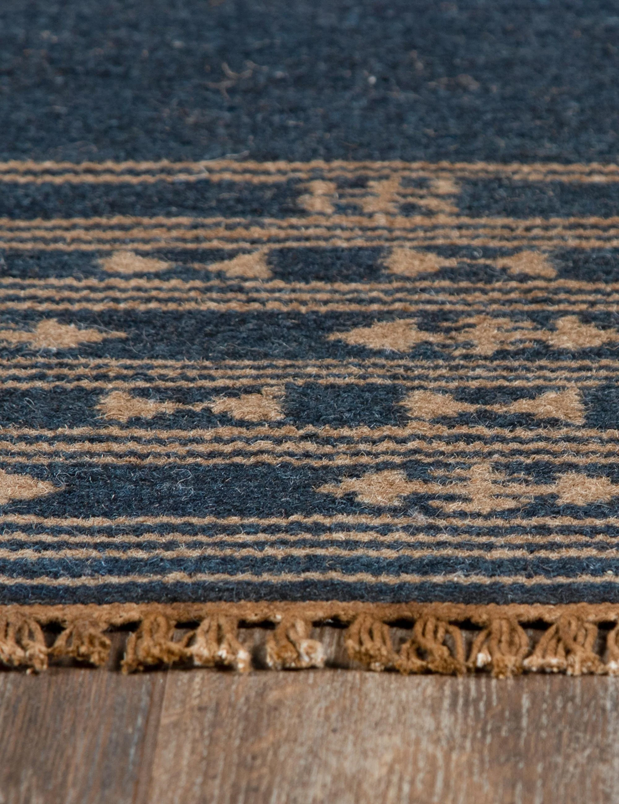 Lamis Handwoven Wool Rug - Image 4