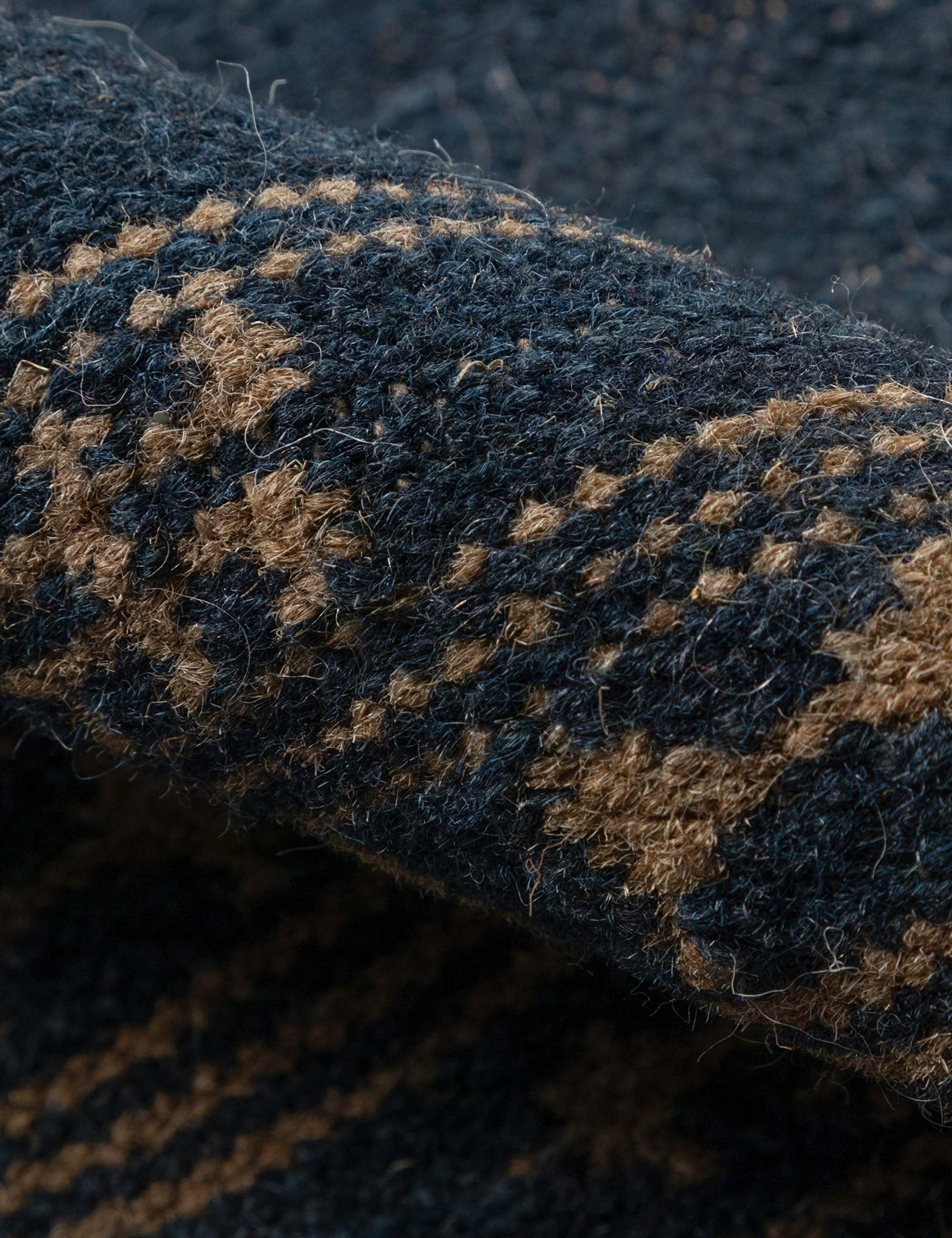 Lamis Handwoven Wool Rug - Image 7