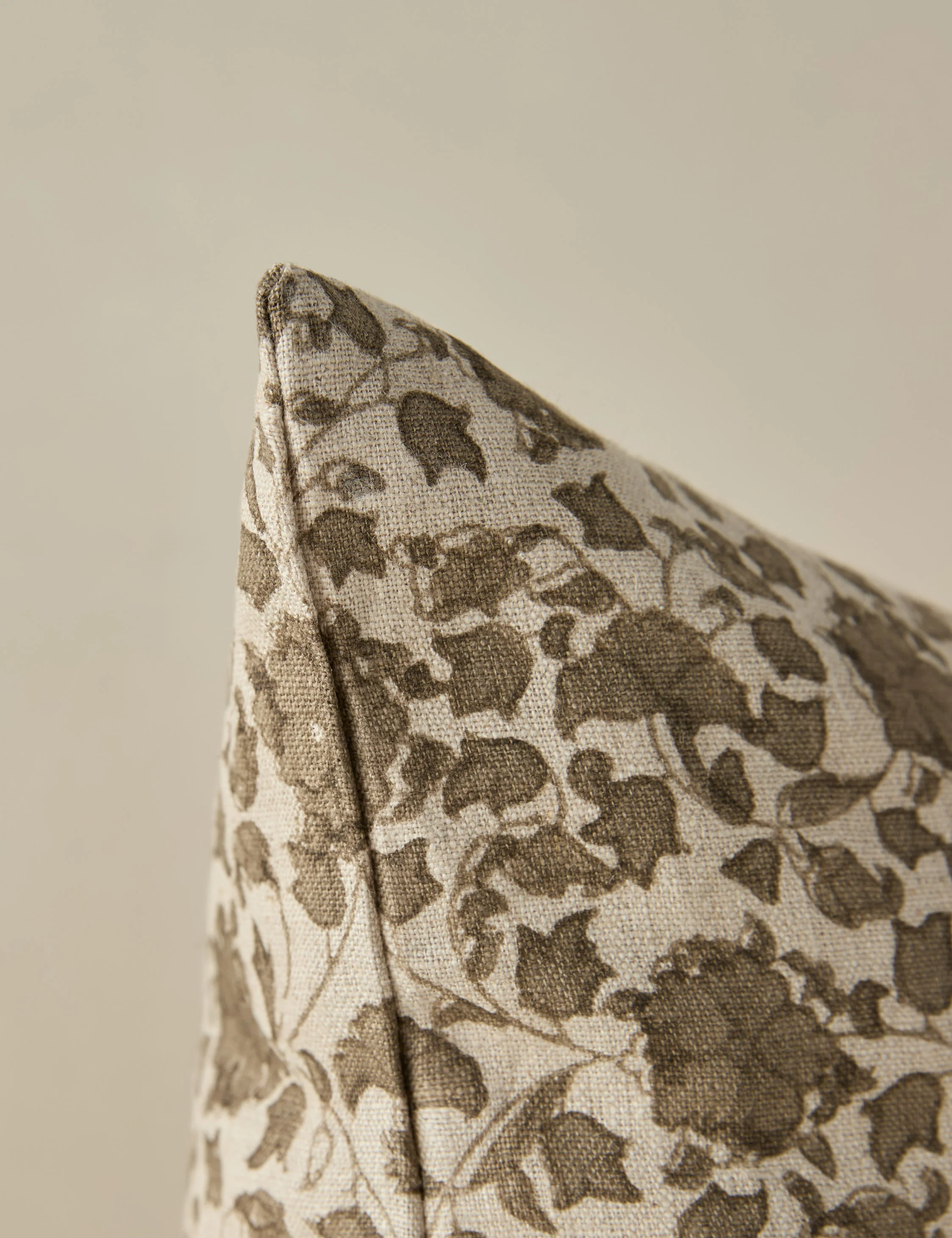Lavelanet Linen Pillow - Image 15