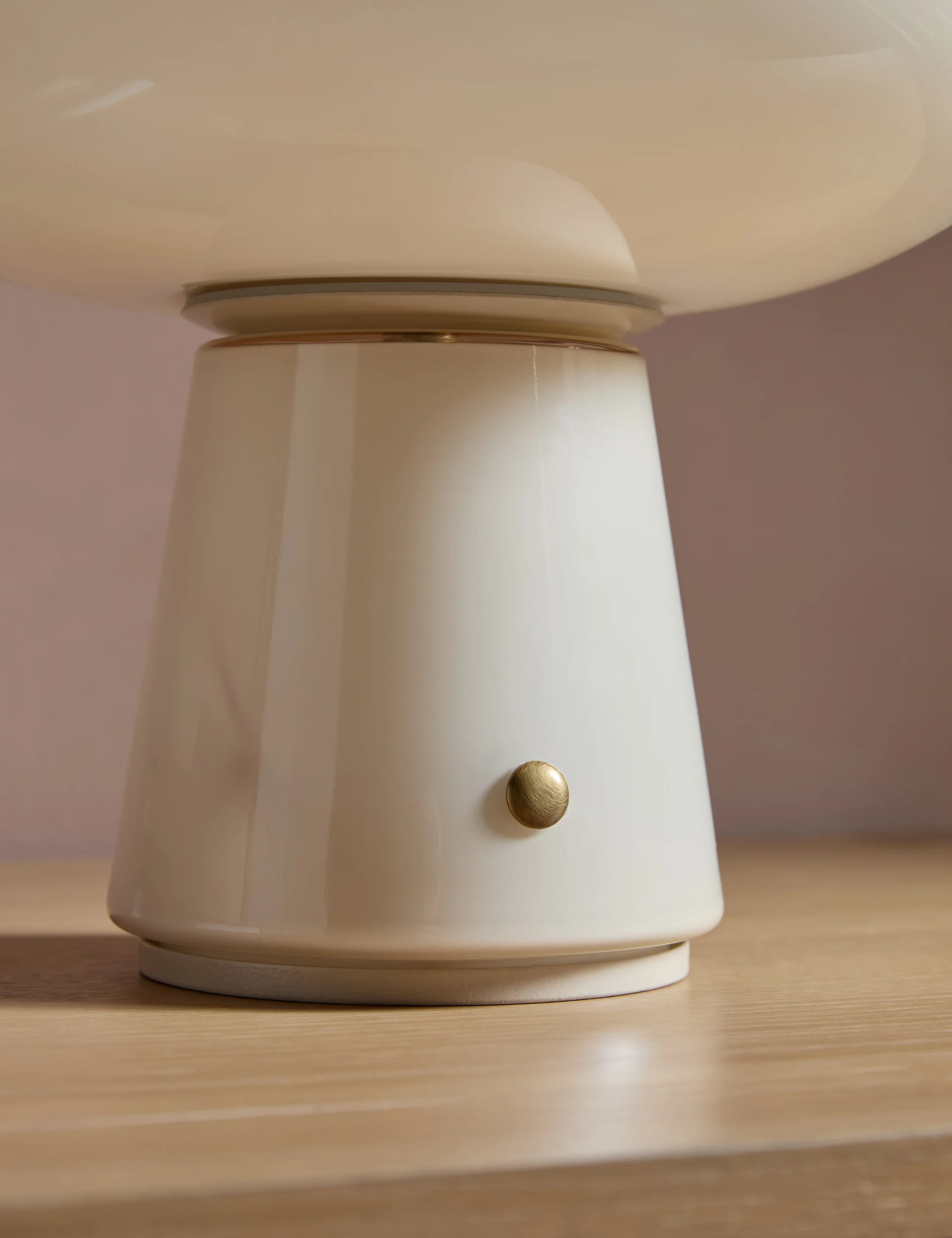 Leesa Cordless Table Lamp - Image 5