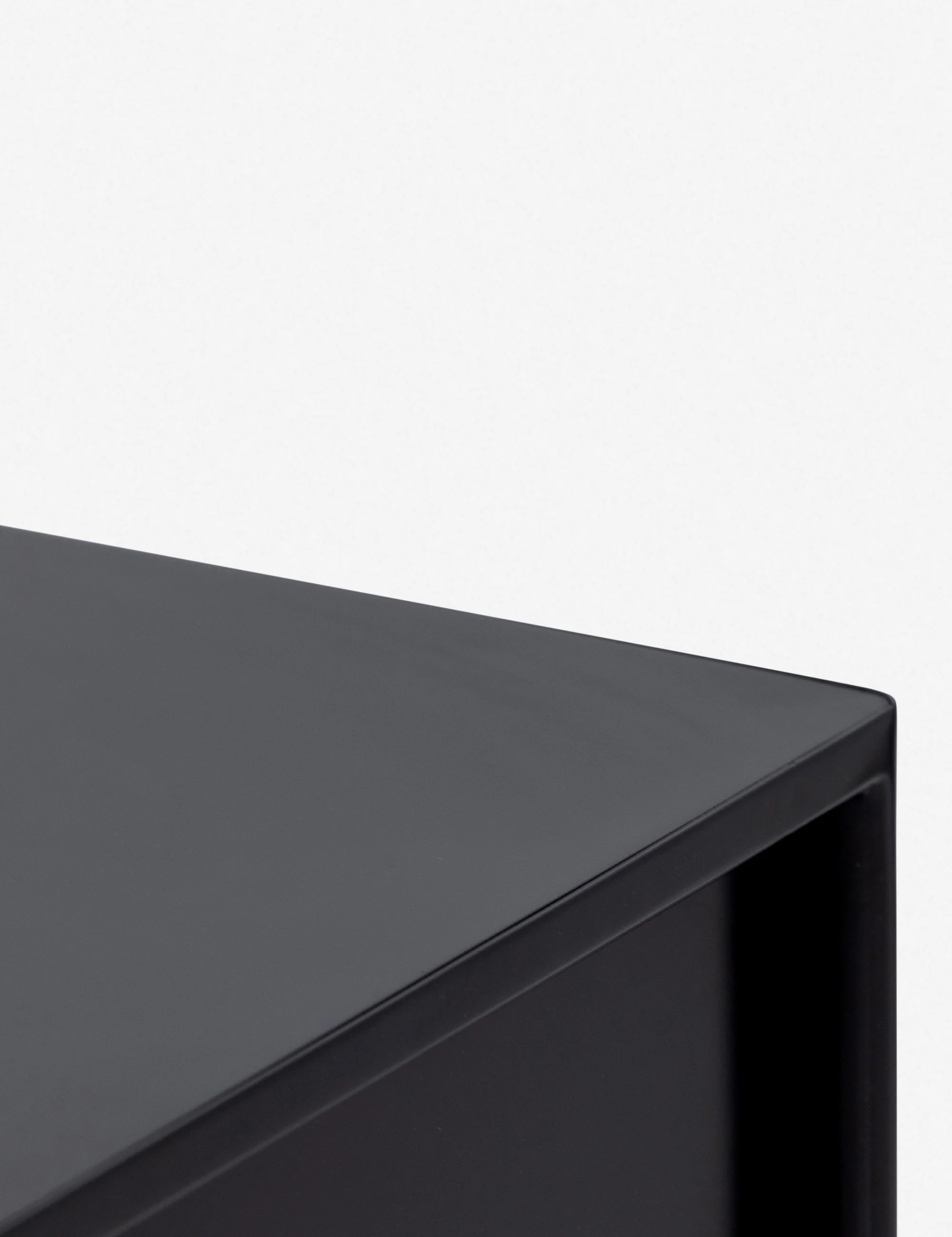 Mathus 5-Drawer Dresser - Image 8