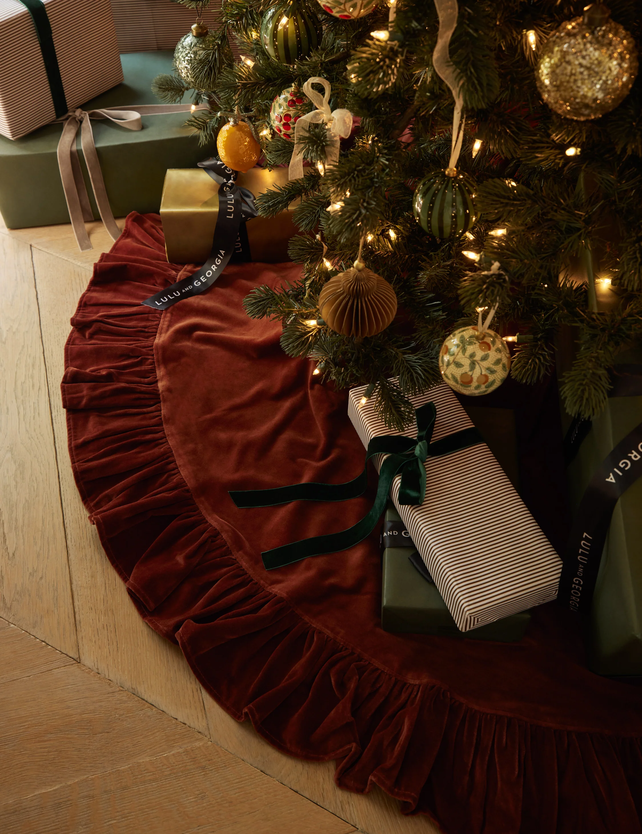 Mauree Velvet Tree Skirt - Image 4