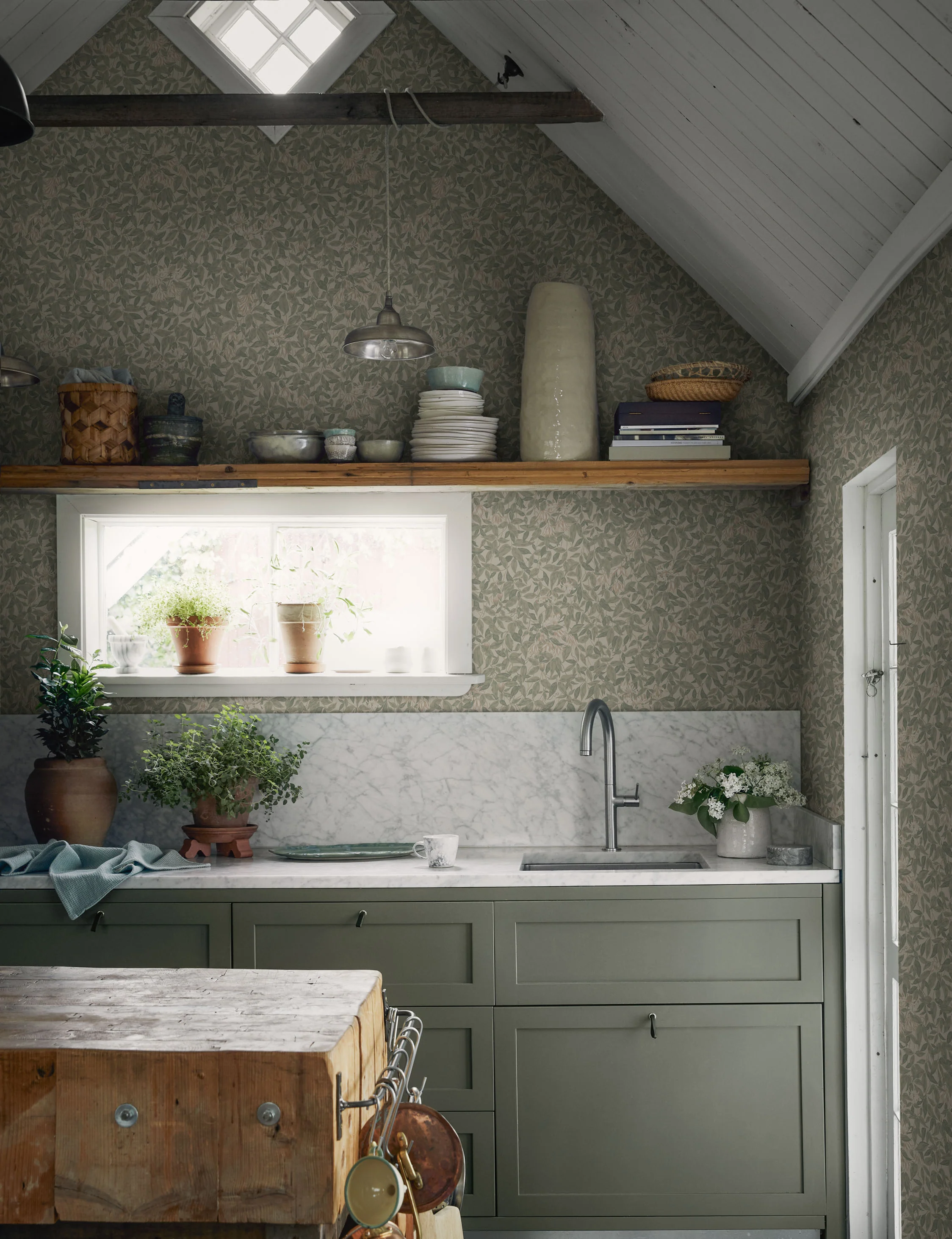 Scalamandre Linnea Wallpaper by Sandberg - Image 3