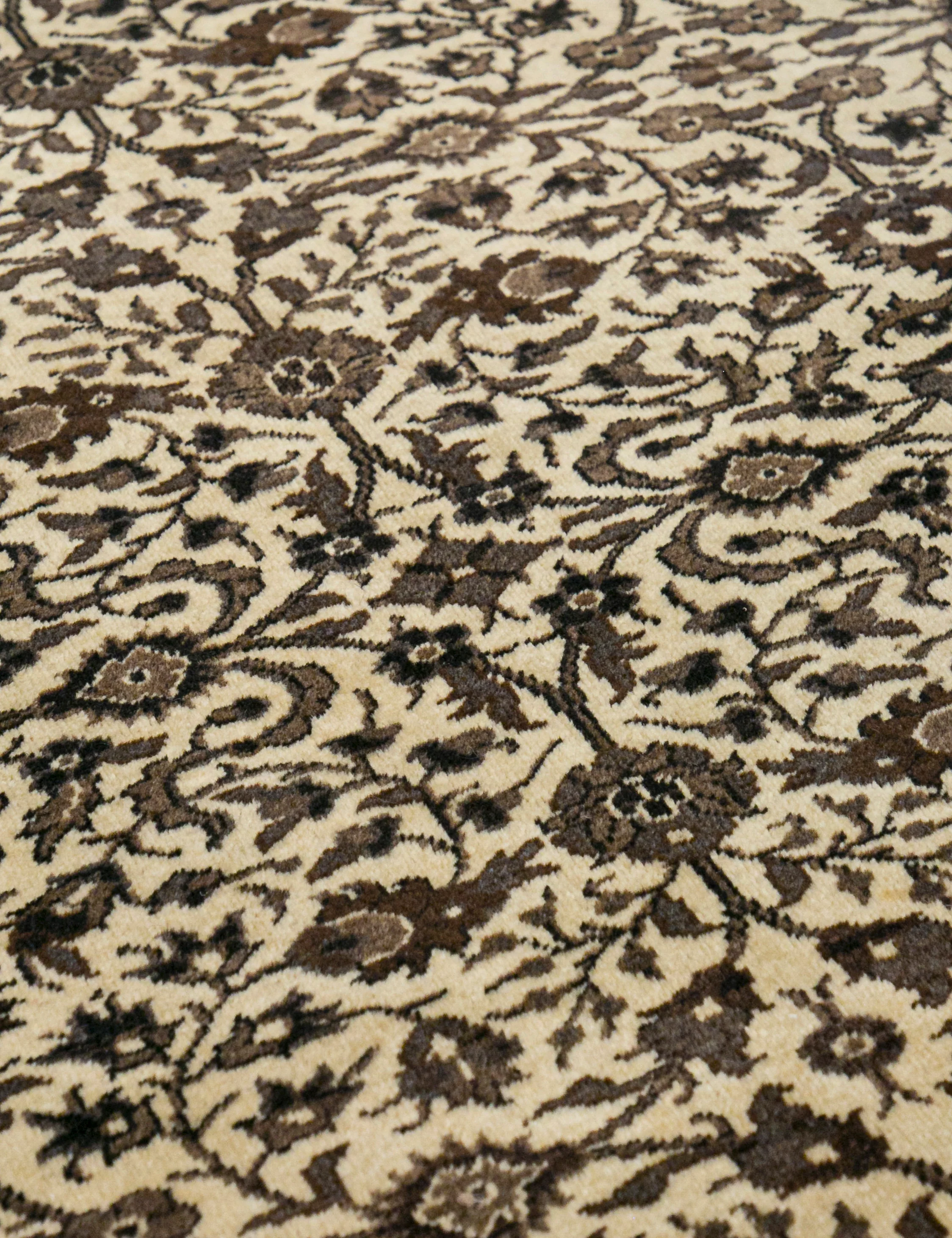 Vintage Turkish Hand-Knotted Wool Rug No. 458, 4'11" x 7'3" - Image 4